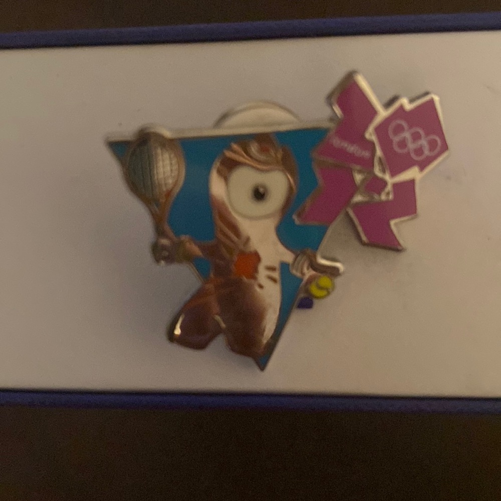 Vintage 2012 LondonOlympics Tennis pin.